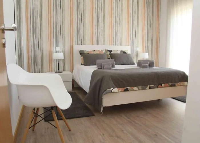 Carmona - By Sch Sao Martinho do Porto